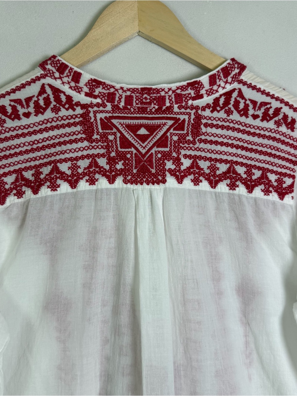 Johnny Was Workshop Women M White Red EmbroideryTunic Boho Peasant Blouse *flaw* - Picture 10 of 13